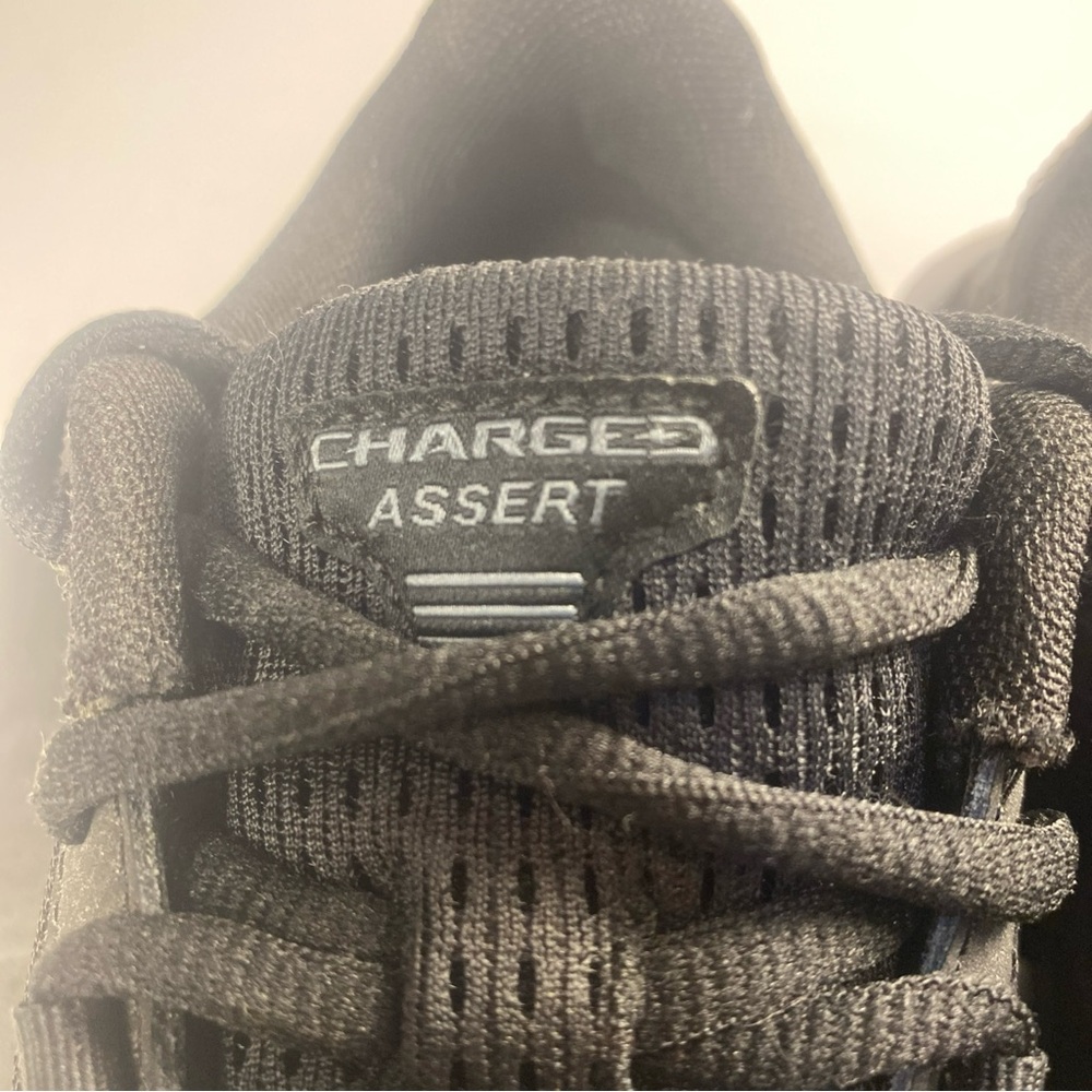 Under Armour Kids Black UA Charged Assert 8 Running Shoes Size 5Y - Picture 2 of 6